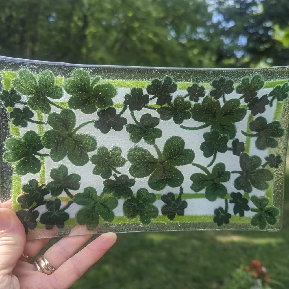 NIB Peggy Karr Art Glass Shamrock Tray